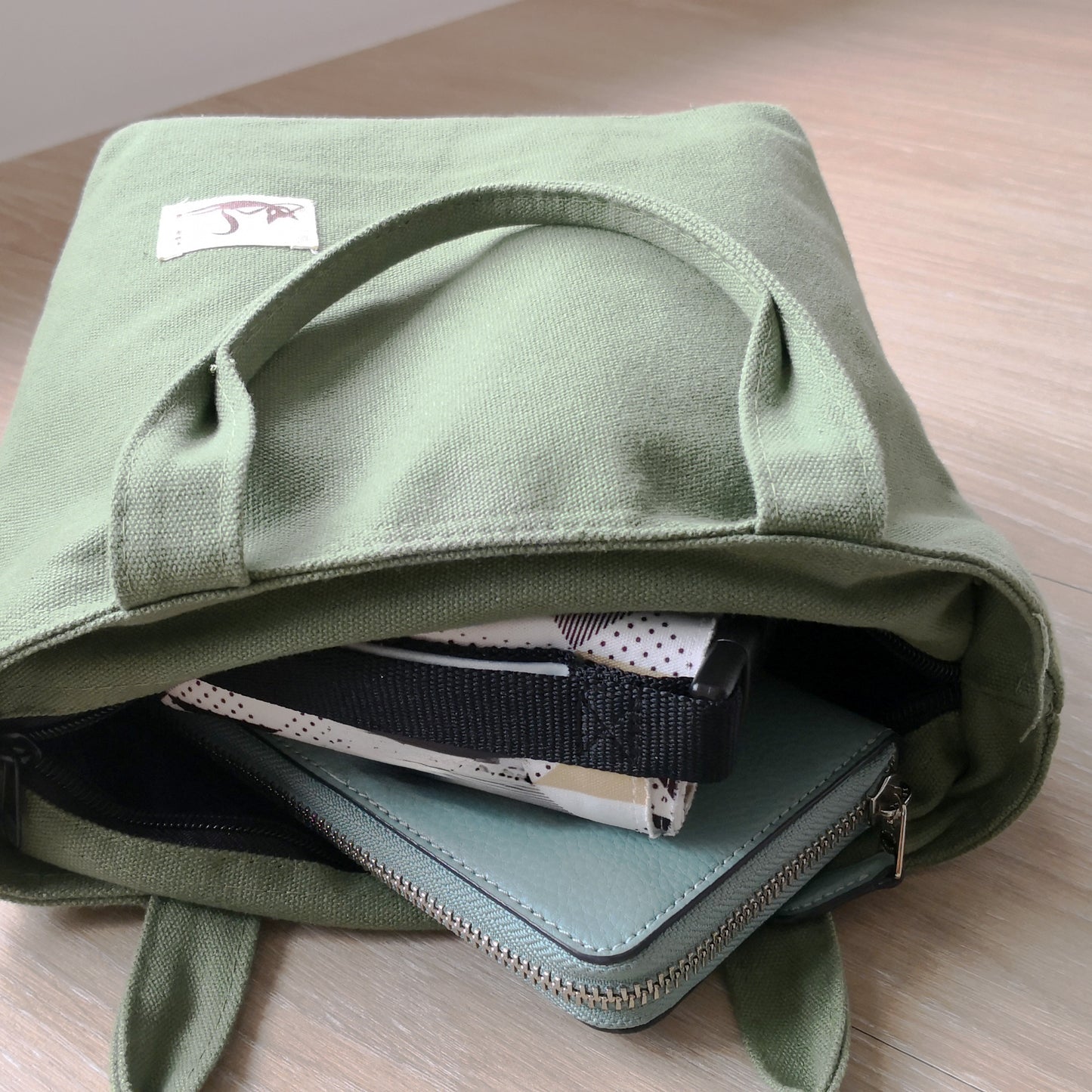 GoPouch – Leakproof Silicone-Coated Food Carrier